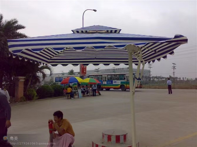 　　侧立伞和酒席篷